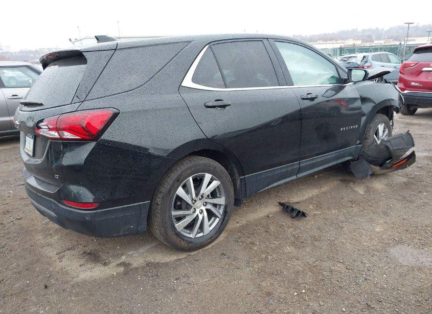 Photo 4 of 2022 Chevrolet Equinox FWD LT (VIN 3GNAXKEV8NL280283)