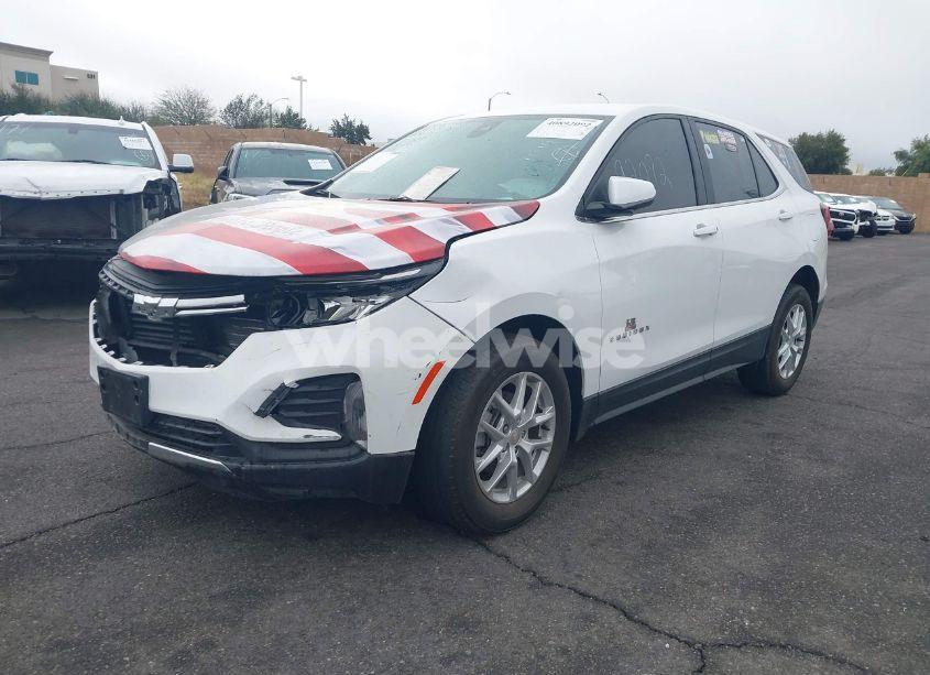Photo 2 of 2022 Chevrolet Equinox FWD LT (VIN 3GNAXKEV8NL289050)