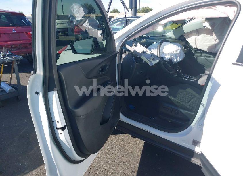 Photo 5 of 2022 Chevrolet Equinox FWD LT (VIN 3GNAXKEV8NL289050)