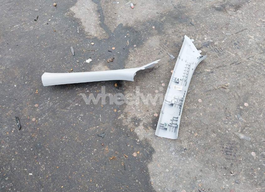 Photo 12 of 2022 Chevrolet Equinox FWD LT (VIN 3GNAXKEV8NS174437)