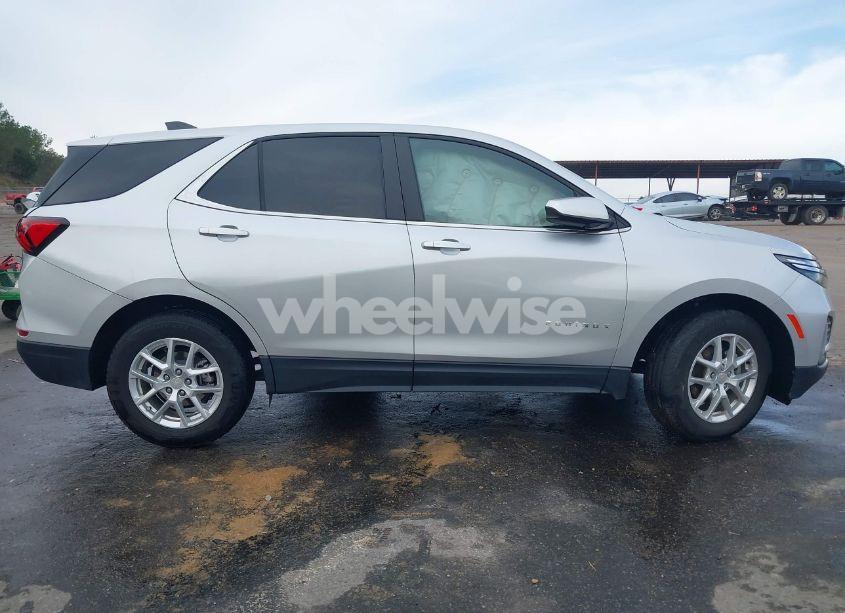 Photo 14 of 2022 Chevrolet Equinox FWD LT (VIN 3GNAXKEV8NS174437)