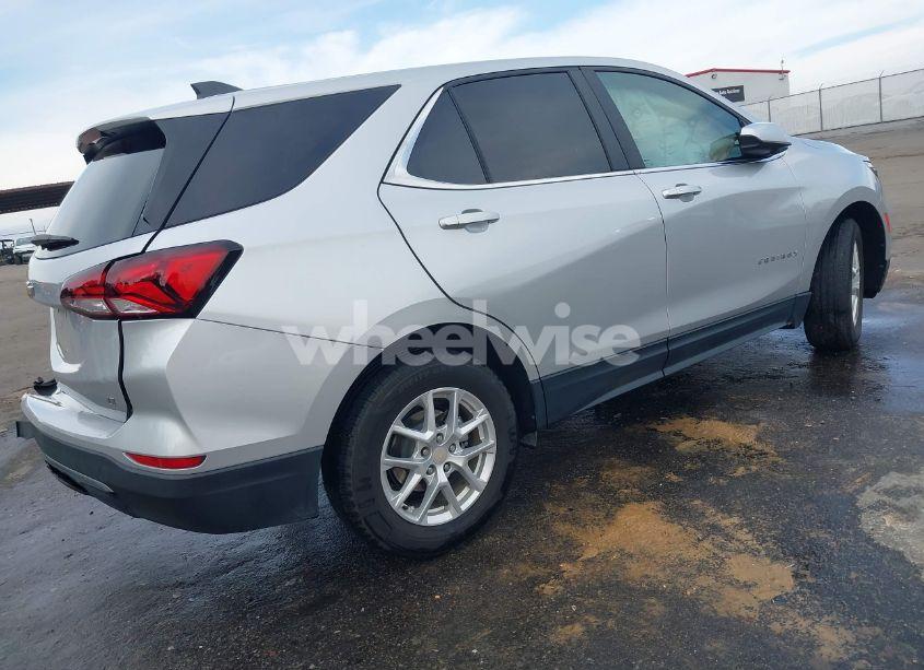 Photo 4 of 2022 Chevrolet Equinox FWD LT (VIN 3GNAXKEV8NS174437)