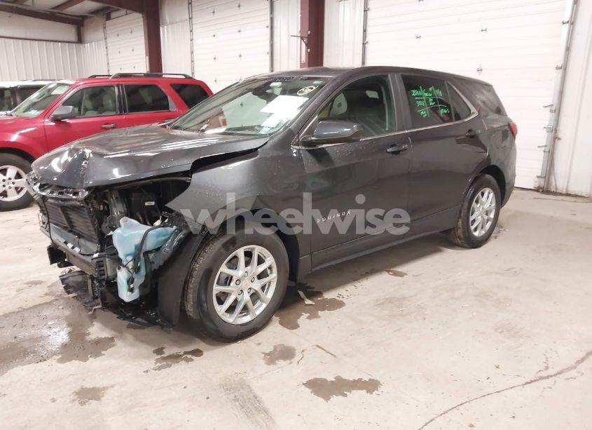 Photo 2 of 2022 Chevrolet Equinox FWD LT (VIN 3GNAXKEV8NS218095)