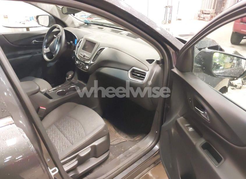 Photo 5 of 2022 Chevrolet Equinox FWD LT (VIN 3GNAXKEV8NS218095)