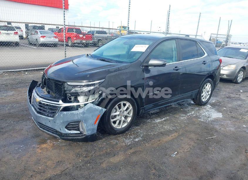 Photo 2 of 2022 Chevrolet Equinox FWD LT (VIN 3GNAXKEV8NS228898)