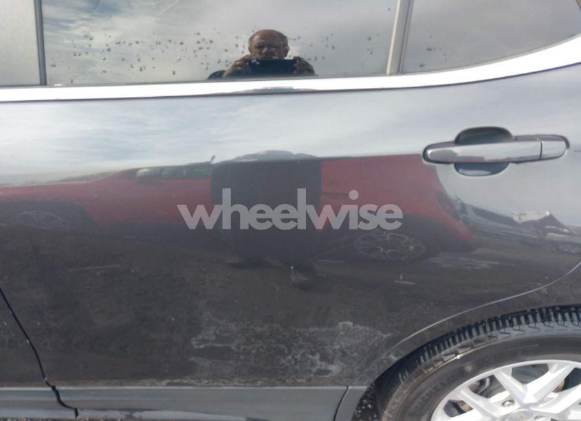 Photo 20 of 2022 Chevrolet Equinox FWD LT (VIN 3GNAXKEV8NS228898)