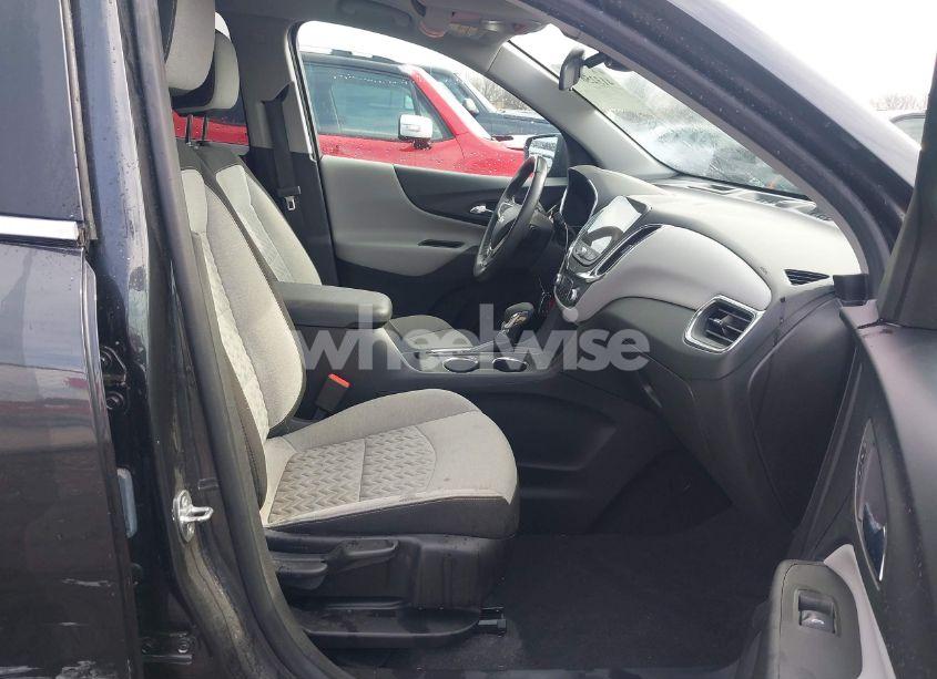 Photo 5 of 2022 Chevrolet Equinox FWD LT (VIN 3GNAXKEV8NS228898)