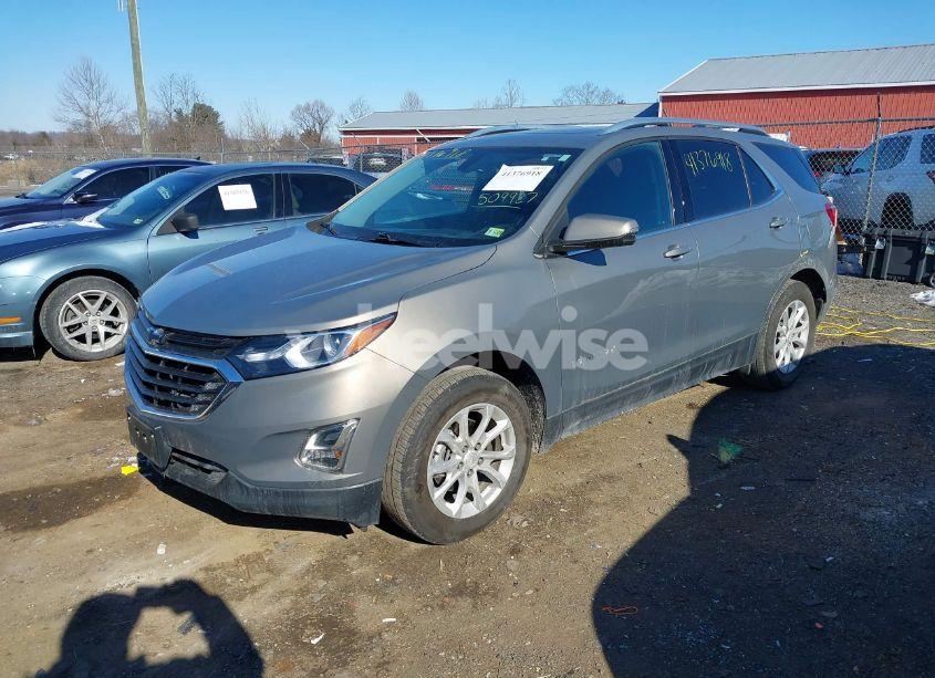 Photo 2 of 2019 Chevrolet Equinox LT (VIN 3GNAXKEV9KS509927)