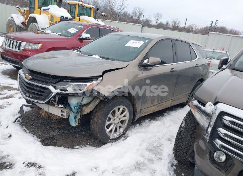 Photo 2 of 2019 Chevrolet Equinox LT (VIN 3GNAXKEV9KS512956)