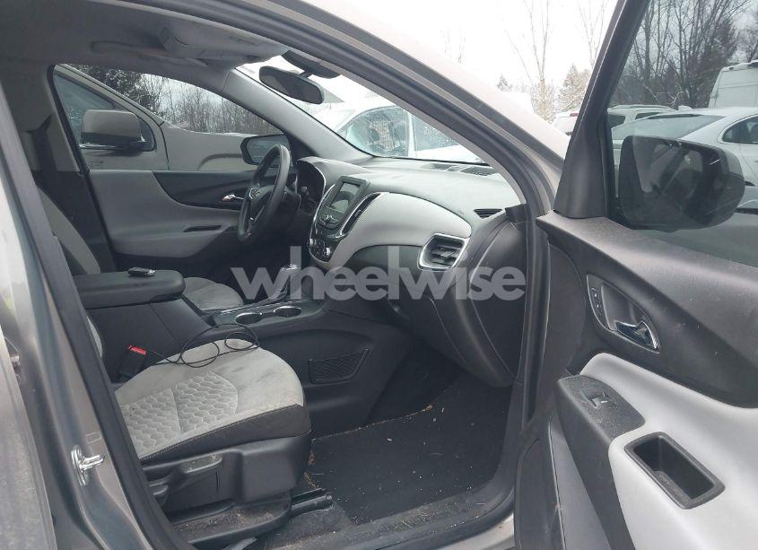 Photo 5 of 2019 Chevrolet Equinox LT (VIN 3GNAXKEV9KS512956)