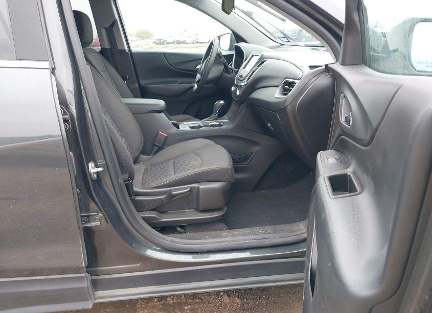 Photo 5 of 2019 Chevrolet Equinox LT (VIN 3GNAXKEV9KS515338)