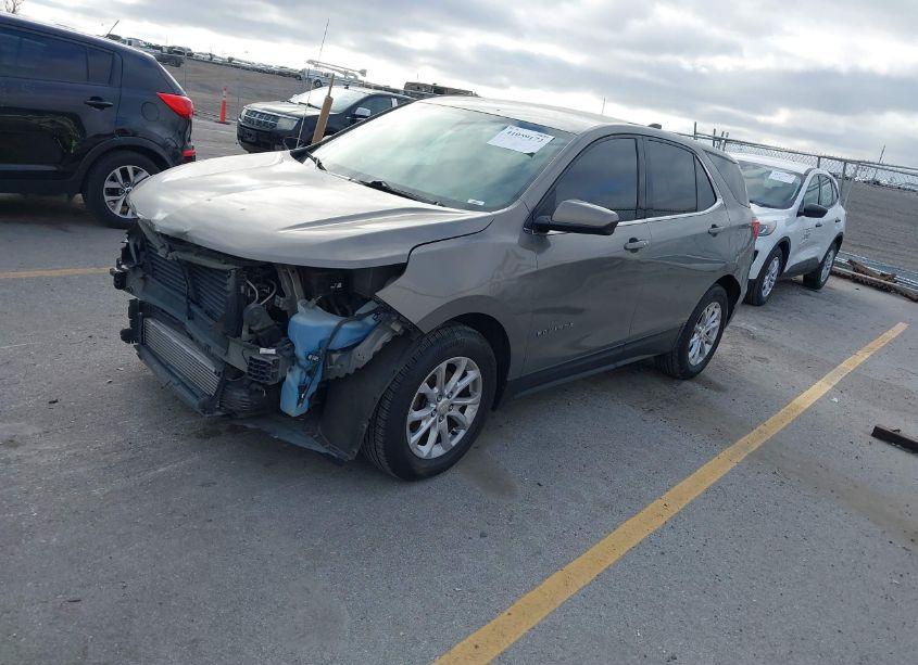 Photo 2 of 2019 Chevrolet Equinox LT (VIN 3GNAXKEV9KS569898)