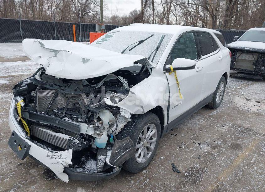 Photo 2 of 2019 Chevrolet Equinox LT (VIN 3GNAXKEV9KS639559)