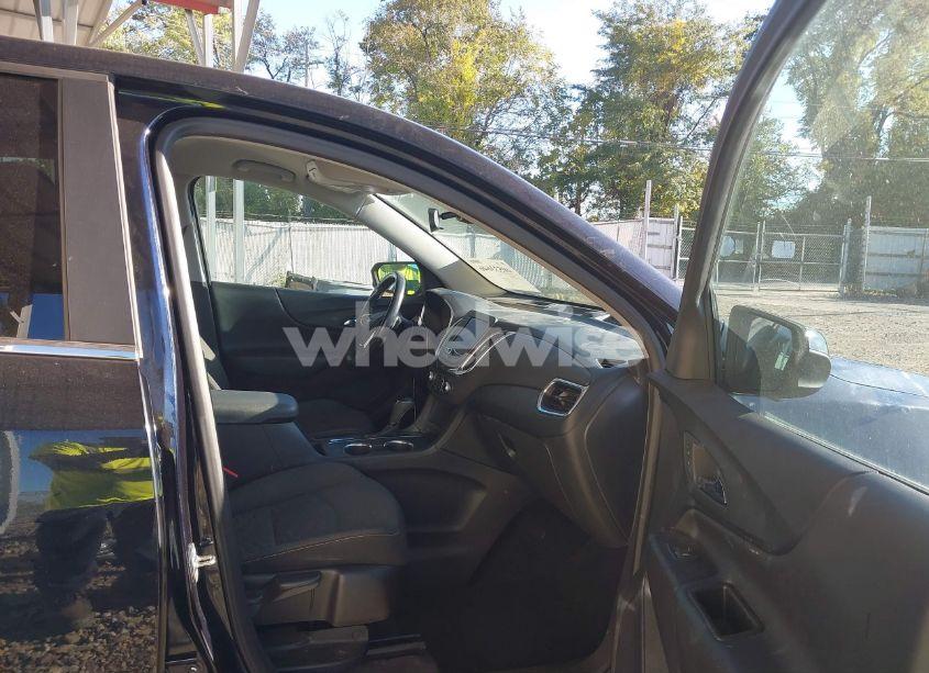 Photo 5 of 2021 Chevrolet Equinox FWD LT (VIN 3GNAXKEV9MS106663)