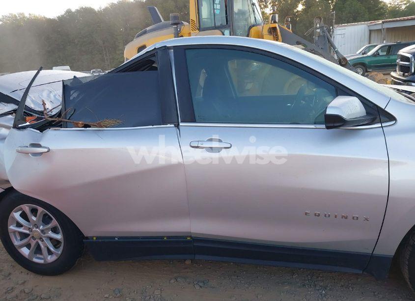 Photo 13 of 2021 Chevrolet Equinox FWD LT (VIN 3GNAXKEV9MS111622)