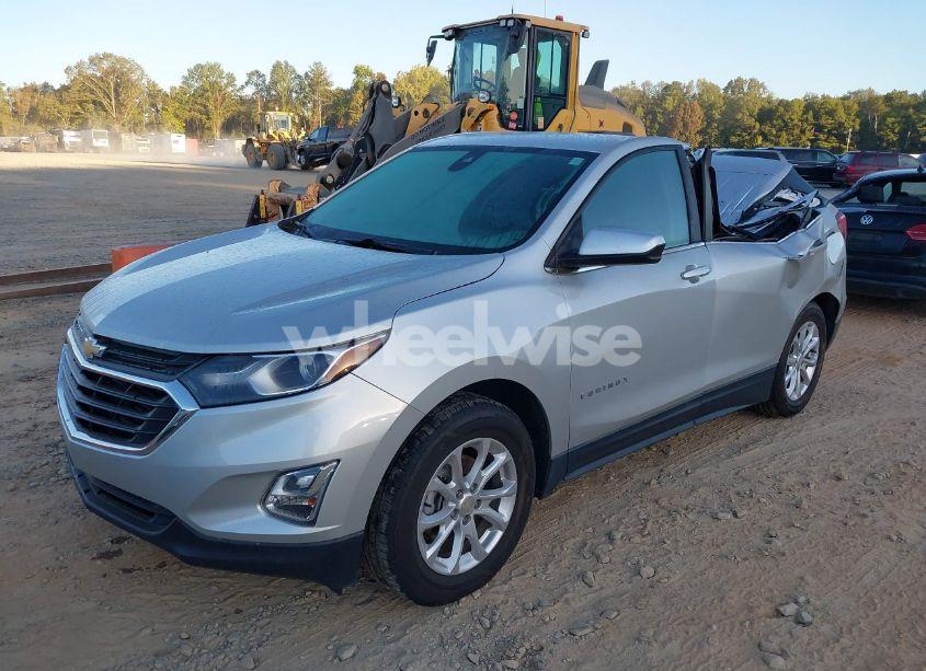Photo 2 of 2021 Chevrolet Equinox FWD LT (VIN 3GNAXKEV9MS111622)