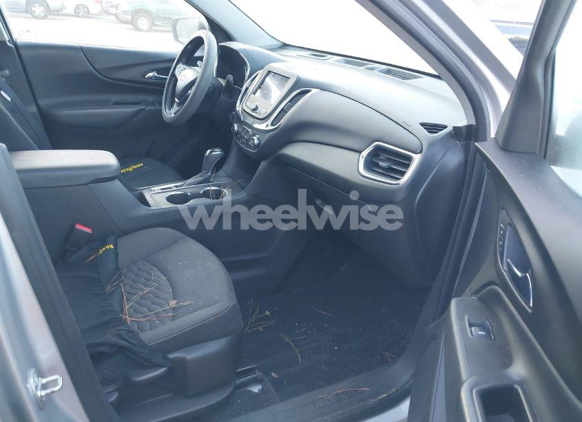 Photo 5 of 2021 Chevrolet Equinox FWD LT (VIN 3GNAXKEV9MS111622)