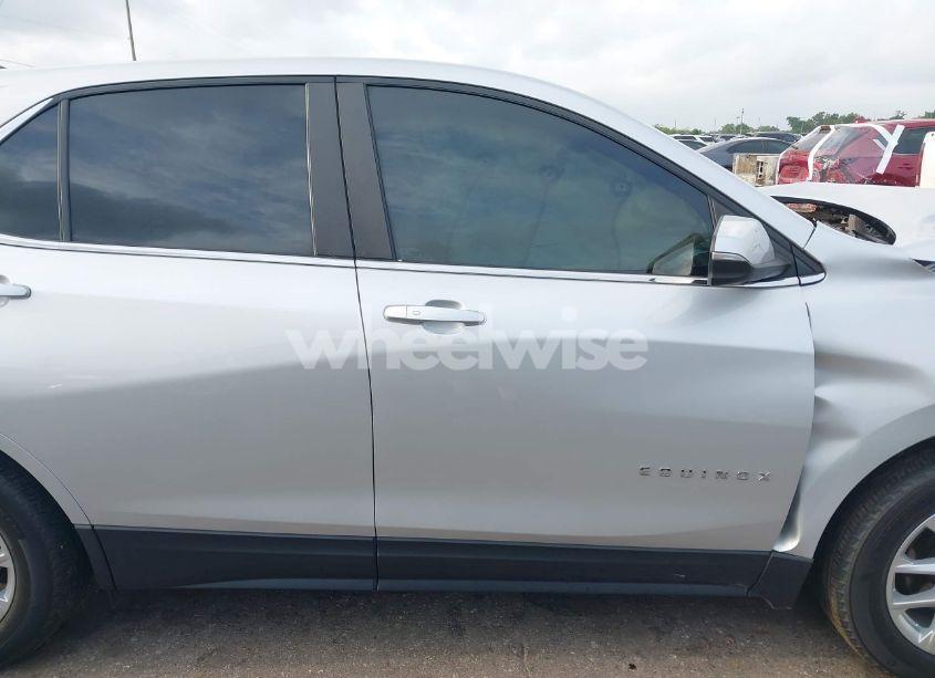 Photo 13 of 2022 Chevrolet Equinox FWD LT (VIN 3GNAXKEV9NL268398)