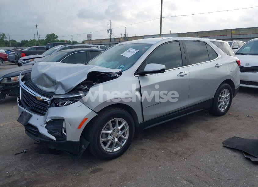 Photo 2 of 2022 Chevrolet Equinox FWD LT (VIN 3GNAXKEV9NL268398)