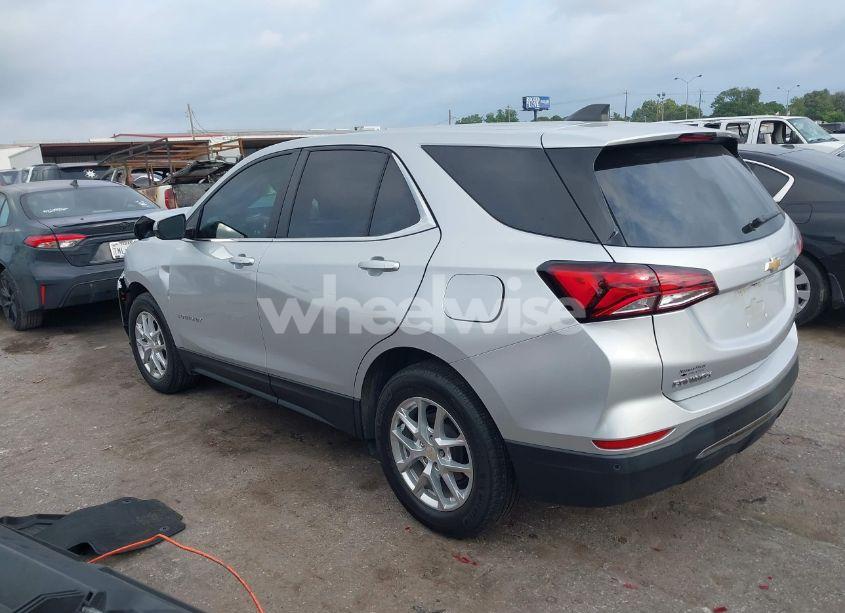 Photo 3 of 2022 Chevrolet Equinox FWD LT (VIN 3GNAXKEV9NL268398)