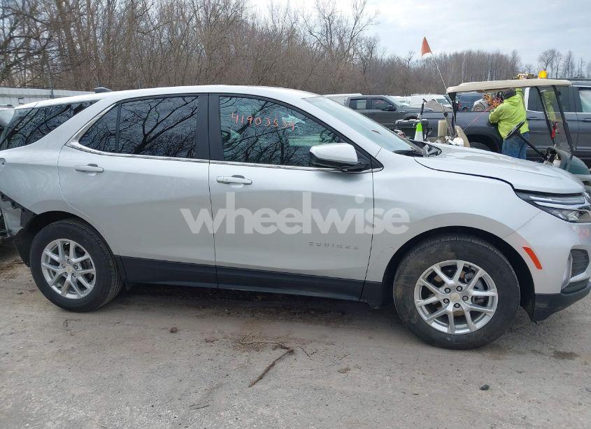 Photo 13 of 2022 Chevrolet Equinox FWD LT (VIN 3GNAXKEV9NL268515)