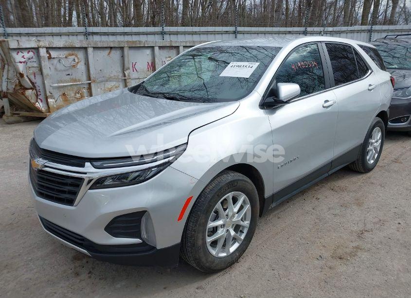 Photo 2 of 2022 Chevrolet Equinox FWD LT (VIN 3GNAXKEV9NL268515)