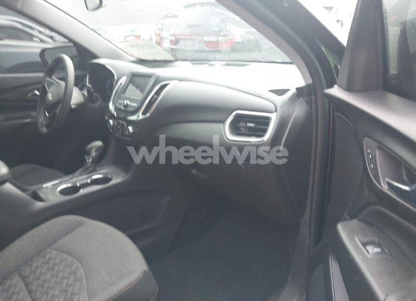 Photo 5 of 2022 Chevrolet Equinox FWD LT (VIN 3GNAXKEV9NL283080)