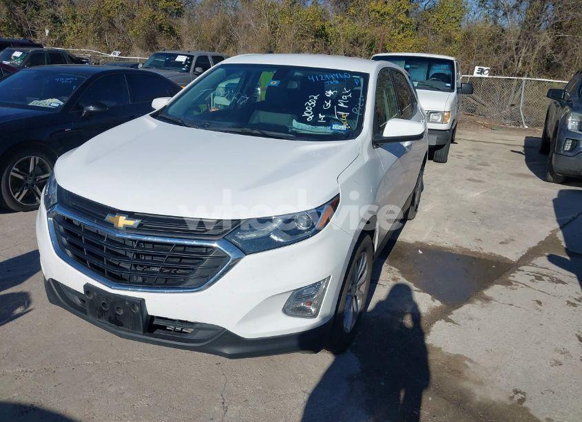 Photo 2 of 2019 Chevrolet Equinox LT (VIN 3GNAXKEVXKL200302)