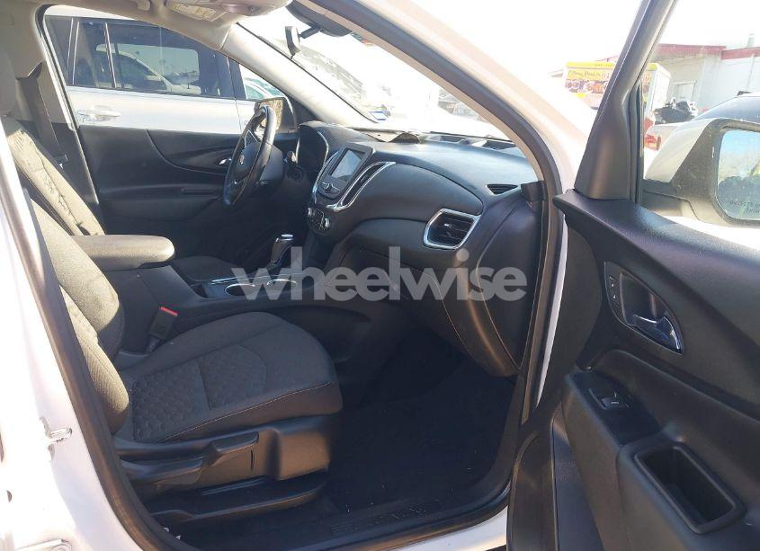 Photo 5 of 2019 Chevrolet Equinox LT (VIN 3GNAXKEVXKL200302)