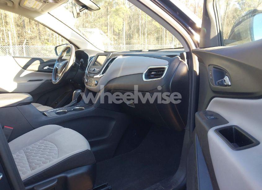 Photo 5 of 2019 Chevrolet Equinox LT (VIN 3GNAXKEVXKL243487)