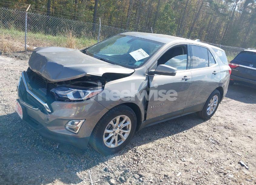 Photo 2 of 2019 Chevrolet Equinox LT (VIN 3GNAXKEVXKS550535)