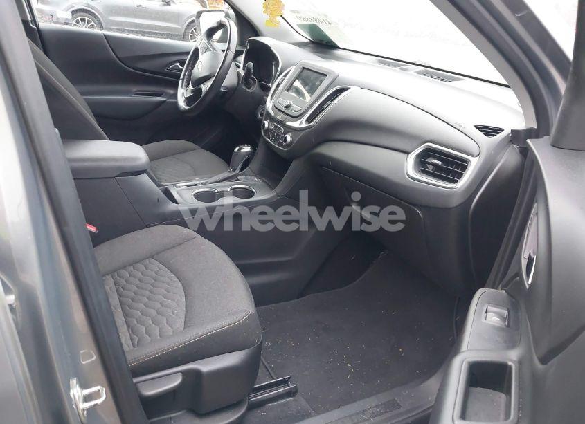 Photo 5 of 2019 Chevrolet Equinox LT (VIN 3GNAXKEVXKS582000)