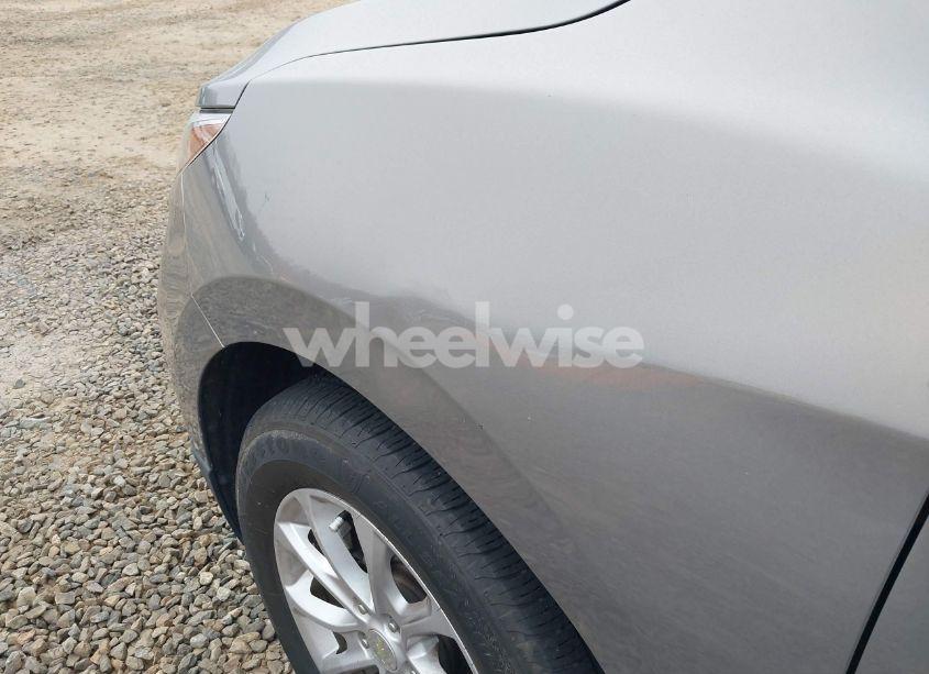 Photo 6 of 2019 Chevrolet Equinox LT (VIN 3GNAXKEVXKS582000)