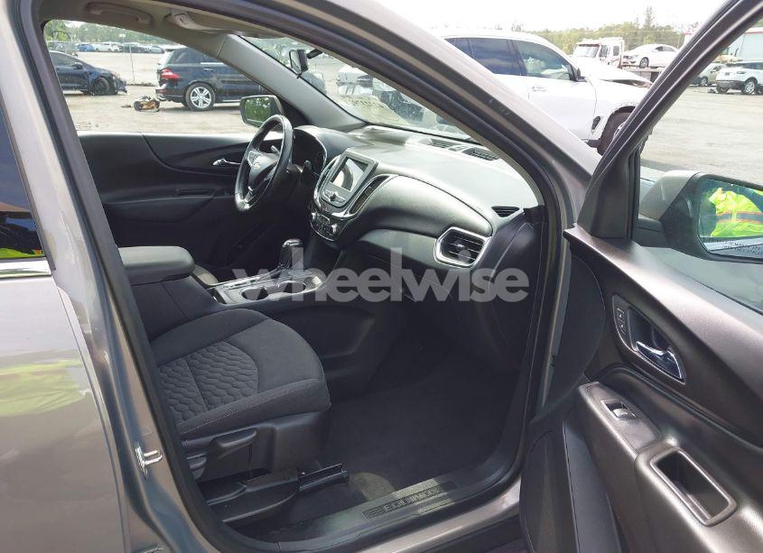 Photo 5 of 2019 Chevrolet Equinox LT (VIN 3GNAXKEVXKS586516)