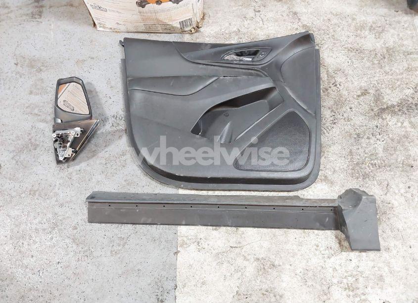 Photo 12 of 2019 Chevrolet Equinox LT (VIN 3GNAXKEVXKS601015)