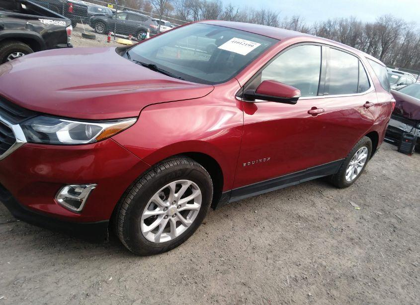 Photo 2 of 2019 Chevrolet Equinox LT (VIN 3GNAXKEVXKS620132)