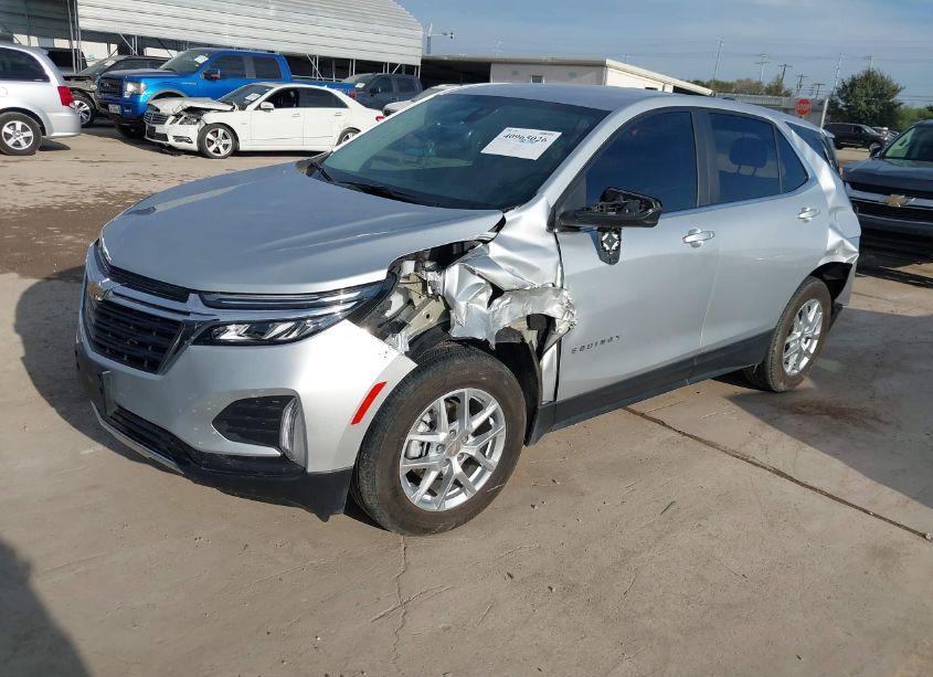 Photo 2 of 2022 Chevrolet Equinox FWD LT (VIN 3GNAXKEVXNL222868)