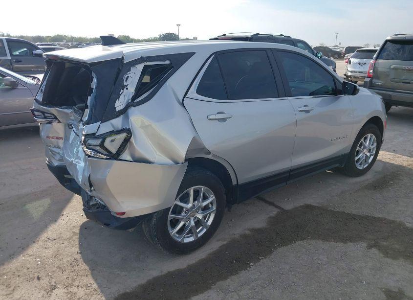 Photo 4 of 2022 Chevrolet Equinox FWD LT (VIN 3GNAXKEVXNL222868)