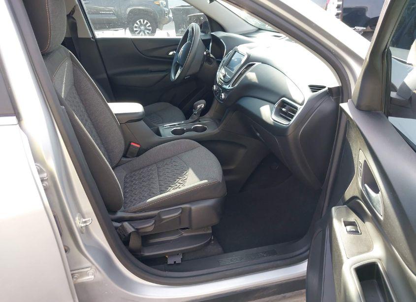 Photo 5 of 2022 Chevrolet Equinox FWD LT (VIN 3GNAXKEVXNL222868)