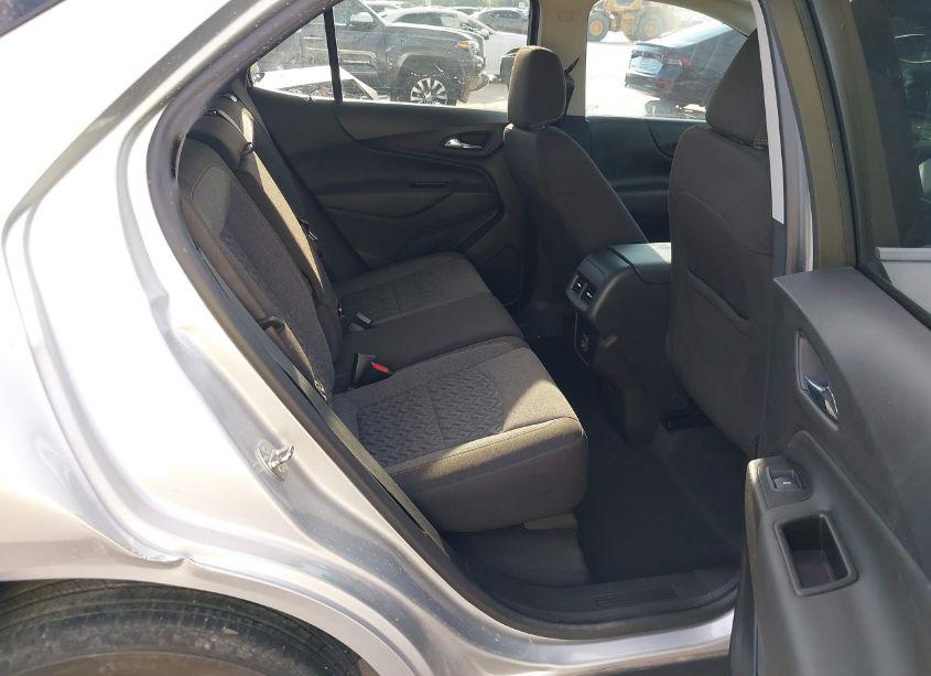 Photo 8 of 2022 Chevrolet Equinox FWD LT (VIN 3GNAXKEVXNL222868)