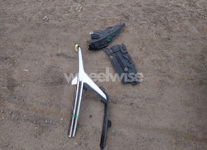 Photo 12 of 2022 Chevrolet Equinox FWD LT (VIN 3GNAXKEVXNL231988)