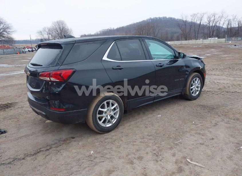 Photo 4 of 2022 Chevrolet Equinox FWD LT (VIN 3GNAXKEVXNL231988)