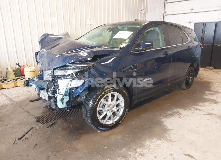 Photo 2 of 2022 Chevrolet Equinox FWD LT (VIN 3GNAXKEVXNL235460)