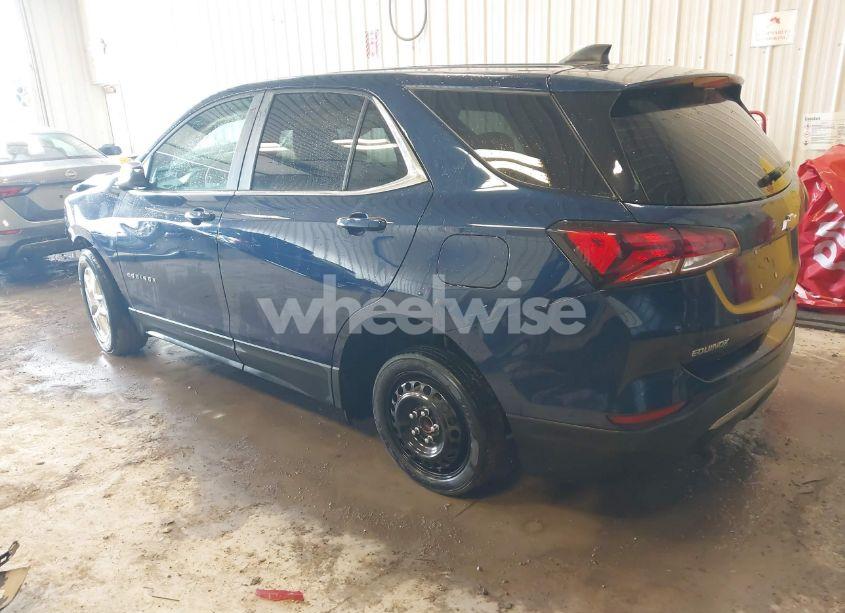 Photo 3 of 2022 Chevrolet Equinox FWD LT (VIN 3GNAXKEVXNL235460)