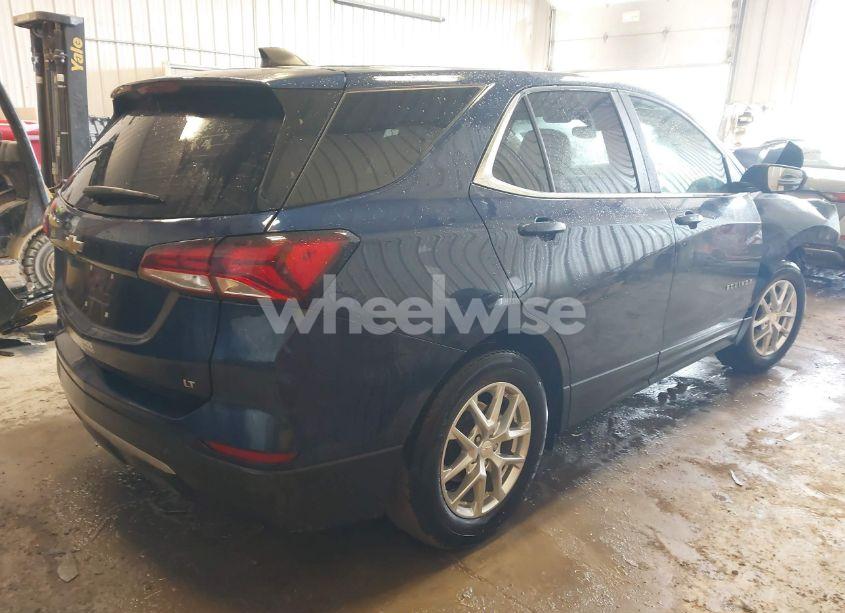 Photo 4 of 2022 Chevrolet Equinox FWD LT (VIN 3GNAXKEVXNL235460)
