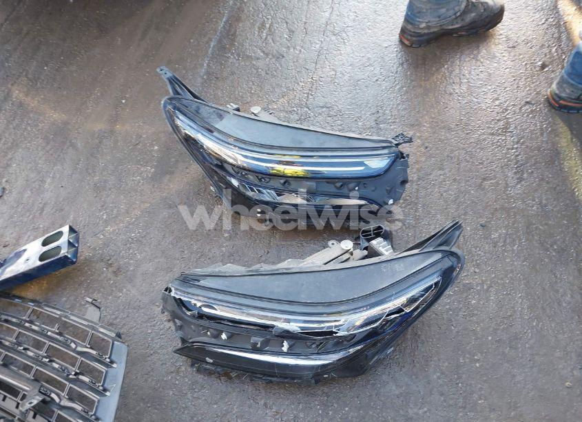 Photo 18 of 2022 Chevrolet Equinox FWD LT (VIN 3GNAXKEVXNL243123)