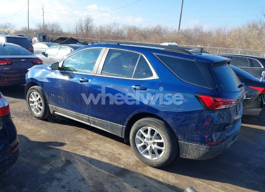 Photo 3 of 2022 Chevrolet Equinox FWD LT (VIN 3GNAXKEVXNL243123)