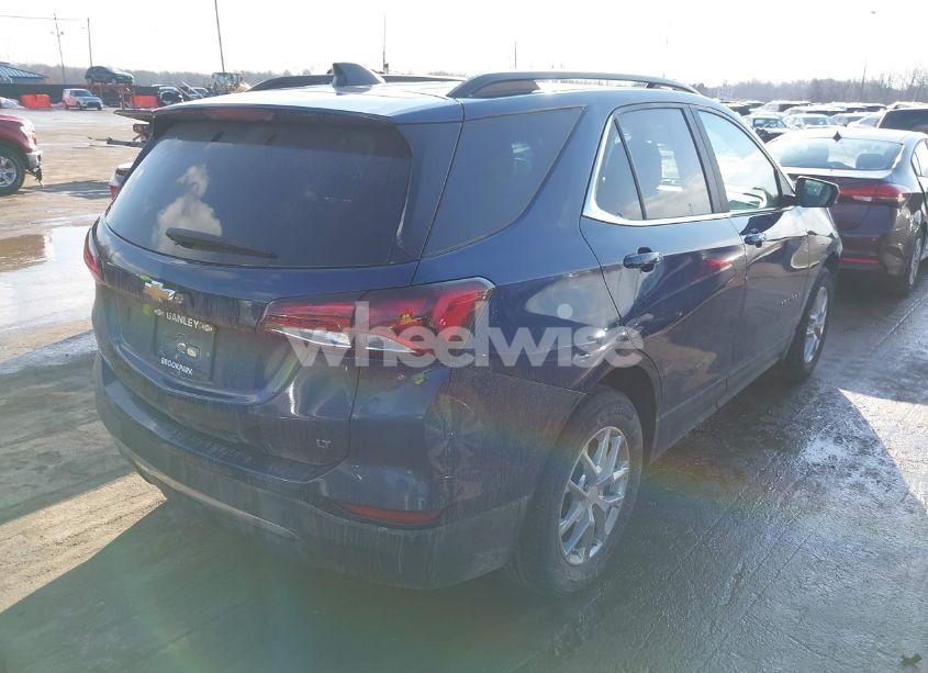 Photo 4 of 2022 Chevrolet Equinox FWD LT (VIN 3GNAXKEVXNL243123)