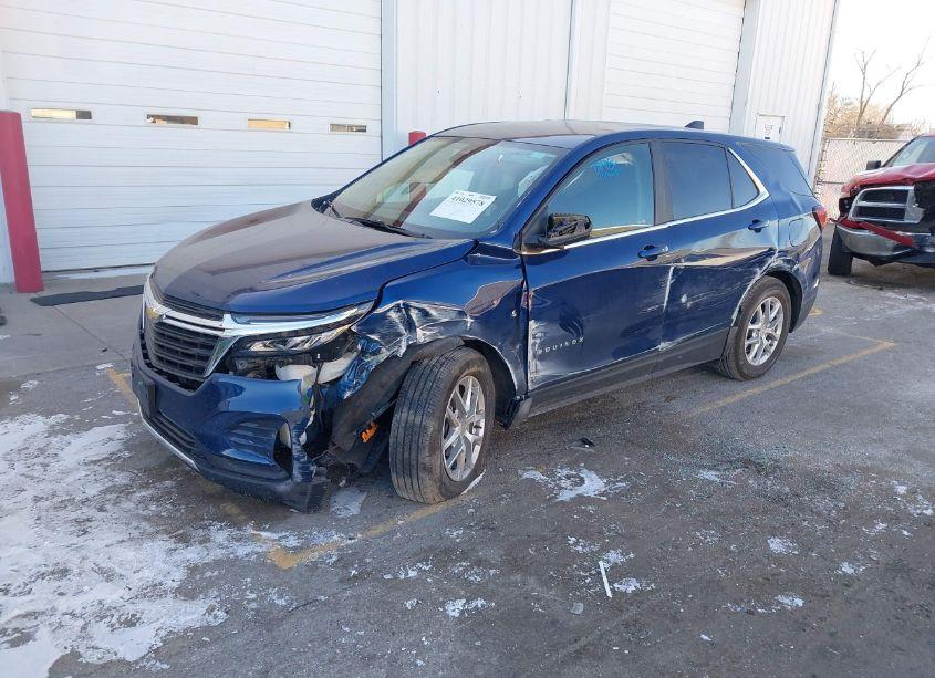 Photo 2 of 2022 Chevrolet Equinox FWD LT (VIN 3GNAXKEVXNS179378)