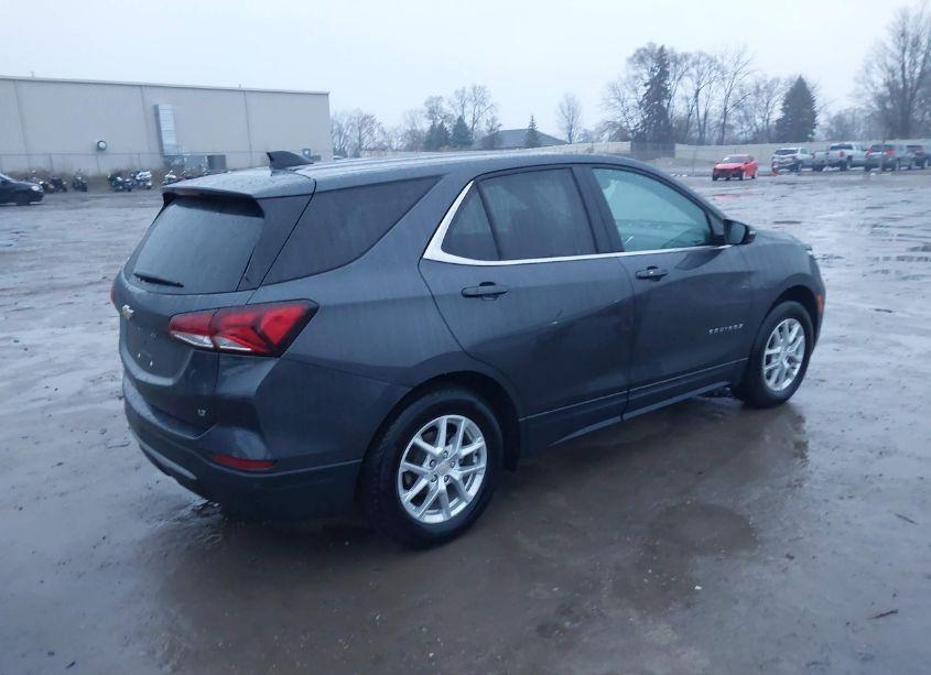 Photo 4 of 2022 Chevrolet Equinox FWD LT (VIN 3GNAXKEVXNS223721)